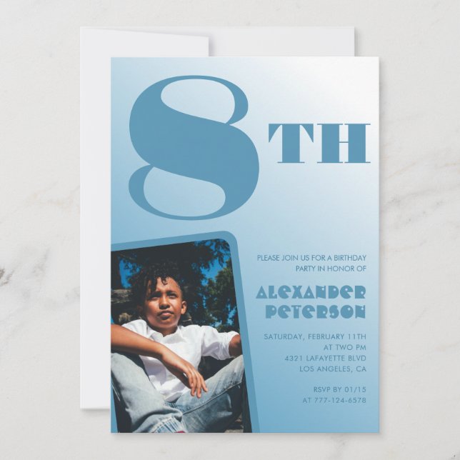 Blå fotobjudning till pojkens 8-årsdag inbjudningar (Framsida)