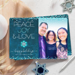 Blå fotofreden Joy Kärlek-skript Snöflake Modern Julkort<br><div class="desc">"Fred, glädje och kärlek." En roligt, lekfull, snöflingande illustration och modern typografi på en rik, djupfärgad vattenfärgsbakgrund i tealblått marmor hjälper dig att sätta dig in i julhelgen, tillsammans med den anpassningsbar du väljer. Faux turcoise foil och white conetti doktar ram kortet. Känn helgdagarnas värme och glädje när du skickar...</div>
