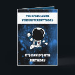 Blå galaxy Kids 8:e födelsedagen Kort<br><div class="desc">Cute Astronaut Space Blue Galaxy Kids 8th Birthday, en fin och unik design för alla som tittar för ett barnsonskort för 8:e födelsedagen, son 8:e födelsedag eller 8:e födelsedagskort, den här är avsedd för dig. Utformningen har en söt liten astronaut i rymden, något roligt och coola för ett barn. Utformningen...</div>