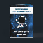 Blå galaxy Kids 8:e födelsedagen Kort<br><div class="desc">Cute Astronaut Space Blue Galaxy Kids 8th Birthday, en fin och unik design för alla som tittar för ett barnsonskort för 8:e födelsedagen, son 8:e födelsedag eller 8:e födelsedagskort, den här är avsedd för dig. Utformningen har en söt liten astronaut i rymden, något roligt och coola för ett barn. Utformningen...</div>