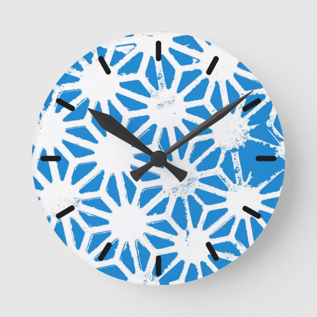 Blå geometrisk mönster rund klocka (Framsida)