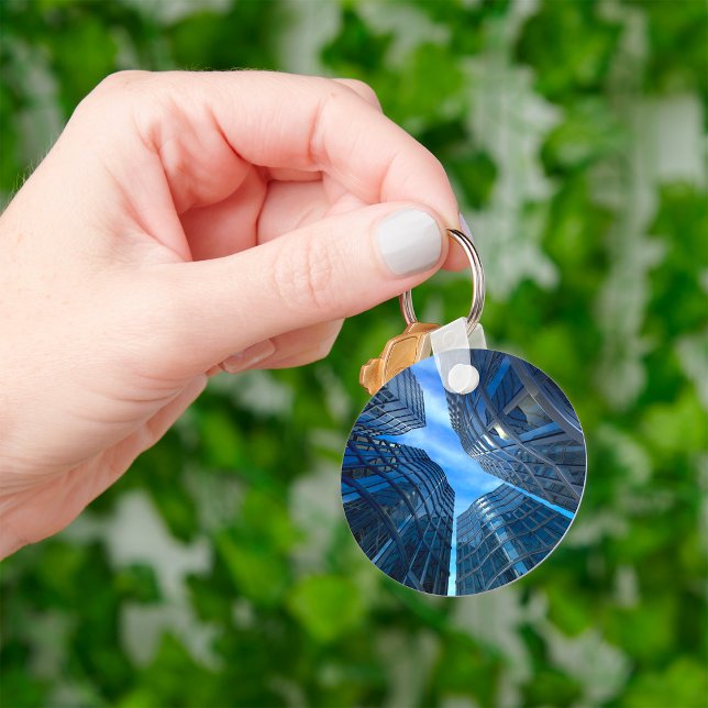 Blå Glas Skyskrapor Futuristisk Stadsmiljö Nyckelring (Skapare uppladdad)
