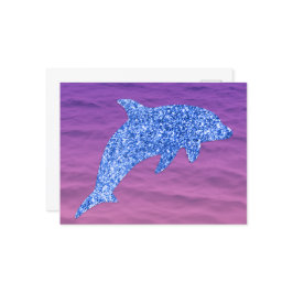 Blå Glittrande Delfin I Rosa Och Lila Hav Vykort