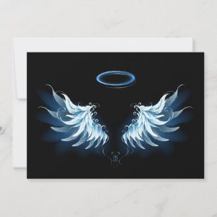 Blå glowing Angel Vingar på svart bakgrund