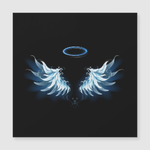 Blå glowing Angel Vingar på svart bakgrund