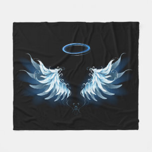 Blå glowing Angel Vingar på svart bakgrund Fleecefilt