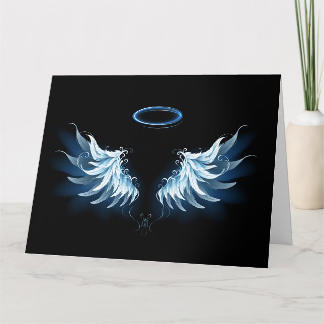 Blå glowing Angel Vingar på svart bakgrund Kort (Framsida)
