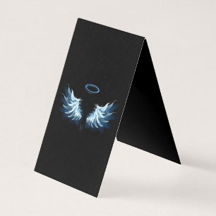 Blå glowing Angel Vingar på svart bakgrund Kort