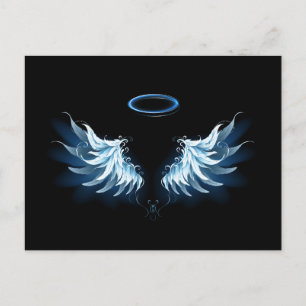 Blå glowing Angel Vingar på svart bakgrund Vykort