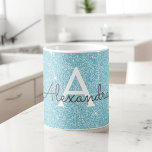 Blå Gnistran Glitter Monogram Namn och första gång Kaffemugg<br><div class="desc">Teal Aqua Blue Gnistra Glitter Monogram Namn och första kaffet Mugg. Mugg ger perfekten till någon som kärlek blått.</div>