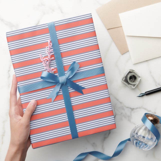 Blå grått fem rand mönster med levande korall presentpapper (Gifting)