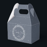 Blå Grått-mousserande Ljus Tack Presentaskar<br><div class="desc">En julkrans av mousserande ljus mot blå grått bakgrund. Skriptteckensnittet "Tack" är en bild - så att den kan storleksändras,  roteras och flyttas. Resten av texten är helt redigerbar. Andra färg,  olika storlekar/former av förmånsbox och samordningsposter finns i min butik.</div>