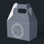 Blå Grått-mousserande Ljus Tack Presentaskar<br><div class="desc">En julkrans av mousserande ljus mot blå grått bakgrund. Skriptteckensnittet "Tack" är en bild - så att den kan storleksändras,  roteras och flyttas. Resten av texten är helt redigerbar. Andra färg,  olika storlekar/former av förmånsbox och samordningsposter finns i min butik.</div>