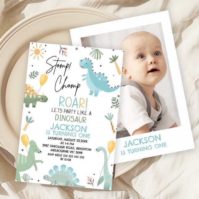 Blå Grön Söt Foto Dinosaurie Temafestdag Inbjudningar (Cute Dinosaur Themed 1st Birthday Invitation with Photo,
Dino Birthday Invite, Party Like Dinosaur)