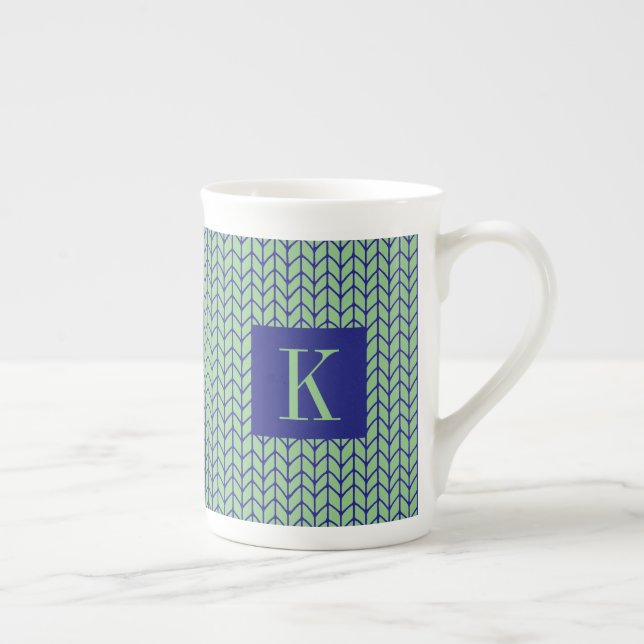 BLÅ GRÖN STICKAD Benporسلlinsmugg + Initial II Benporslin Mugg (Höger)