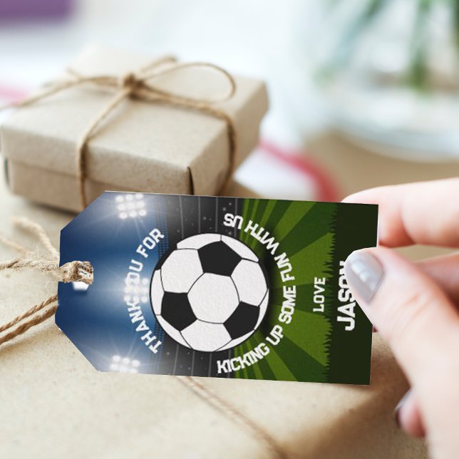 Blå Grönt Fotboll Stadium Sports Theme Birthday Presentetikett (Blue Green Soccer Stadium Sports Theme Birthday Gift Tags)