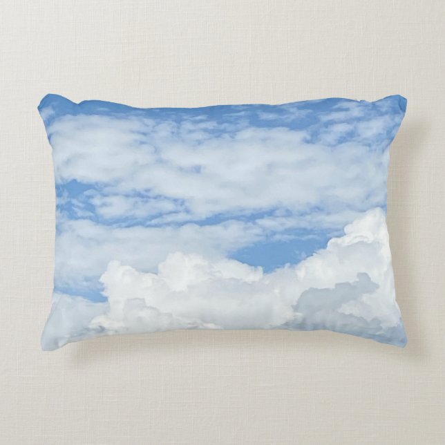 BLÅ HIMMEL CLOUDS PHOTO ACCENT PILLOW PRYDNADSKUDDE (Framsidan)