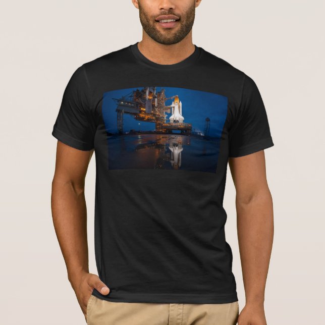 Blå himmel för rymdfärjen Atlantis uppskjutning T Shirt (Framsida)
