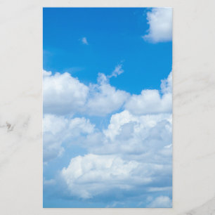 Blå himmel fördunklar design för brevpapper