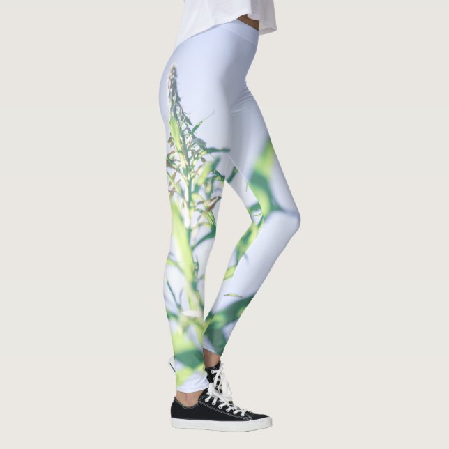 Blå himmel Grönt Plant Löv Lila blommor Leggings (Höger)