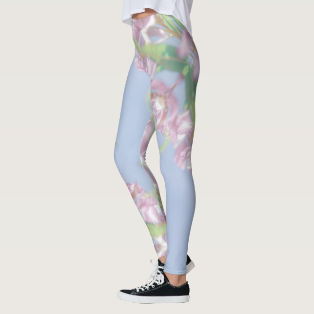 Blå himmel Grönt Plant Löv Lila blommor Leggings (Vänster)