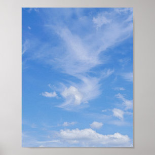 Blå himmel med avfallsmoln poster