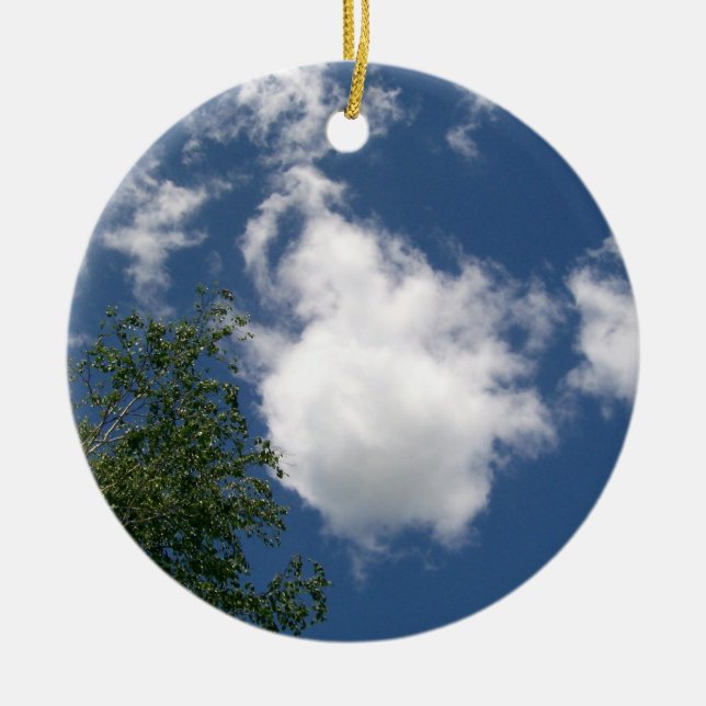 Blå himmel med moln och Träd Julgransprydnad Keramik (Framsidan)