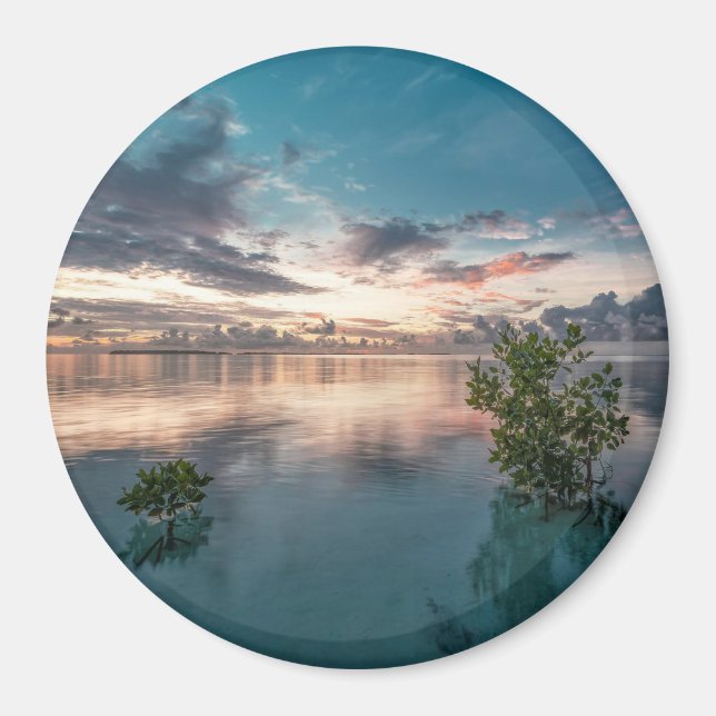 blå himmel med rött moln och mörk reflekterade på  magnet (Framsidan)