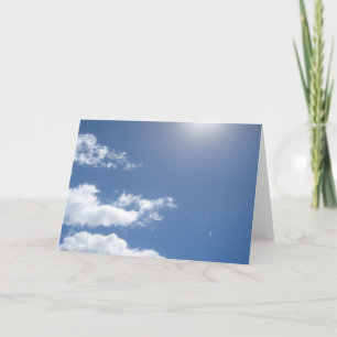 Blå himmel noterar kort
