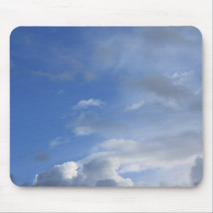 Blå himmel och moln musmatta