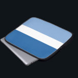 Blå himmel och moln Neoprene Laptop Sleeve<br><div class="desc">Bär runt din bärbara dator i stil i det blå och vita fodral.</div>