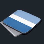 Blå himmel och moln Neoprene Laptop Sleeve<br><div class="desc">Bär runt din bärbara dator i stil i det blå och vita fodral.</div>