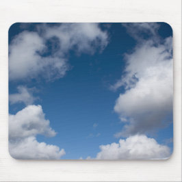 blå himmel och vita moln musmatta