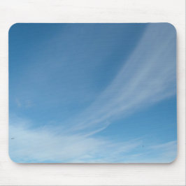Blå himmel och vita moln musmatta