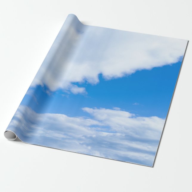 Blå himmel och vita moln presentpapper (Utrullad)