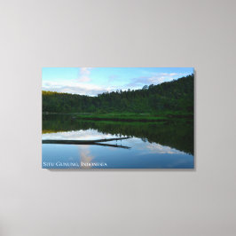 Blå himmel sjö skog reflektion Indonesien scen Canvastryck