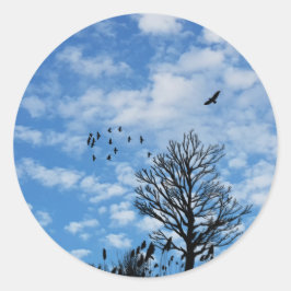 Blå himmel White Clouds Eagle Birds Träd Grass Runt Klistermärke