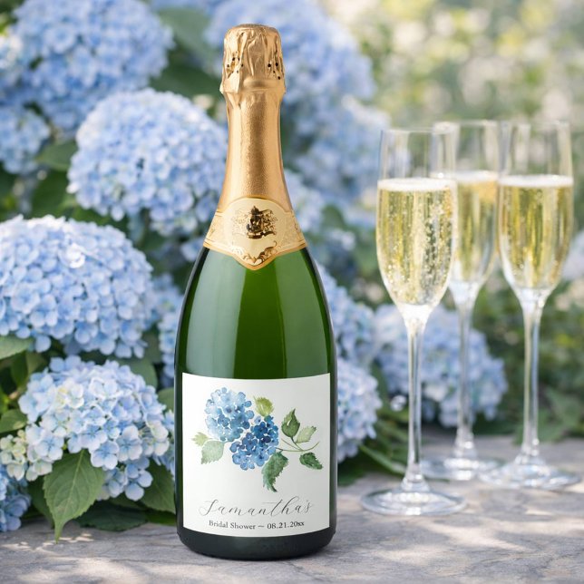 Blå Hortensia Bröllopsduschtema (blue hydrangea champagne label designed with hand painted floral art by Victoria Grigaliunas)
