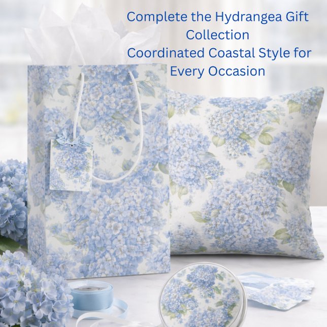 Blå Hydrangea Blommig Presentpåse (Create the Perfect Hydrangea Gift Set. Shop Matching  Decor - Pillows, Knobs, Wraps, Runners, Towels)