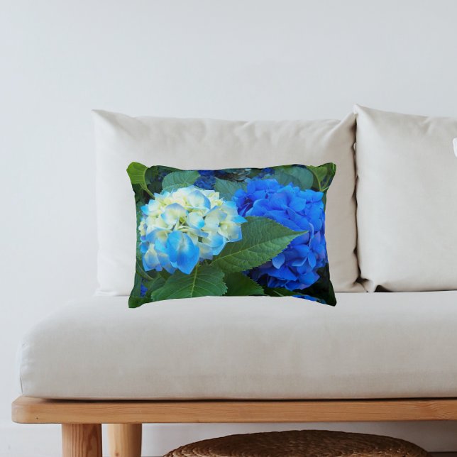 Blå Hydrangea Blooms, Blommigt Prydnadskudde (In Situ Sofa)