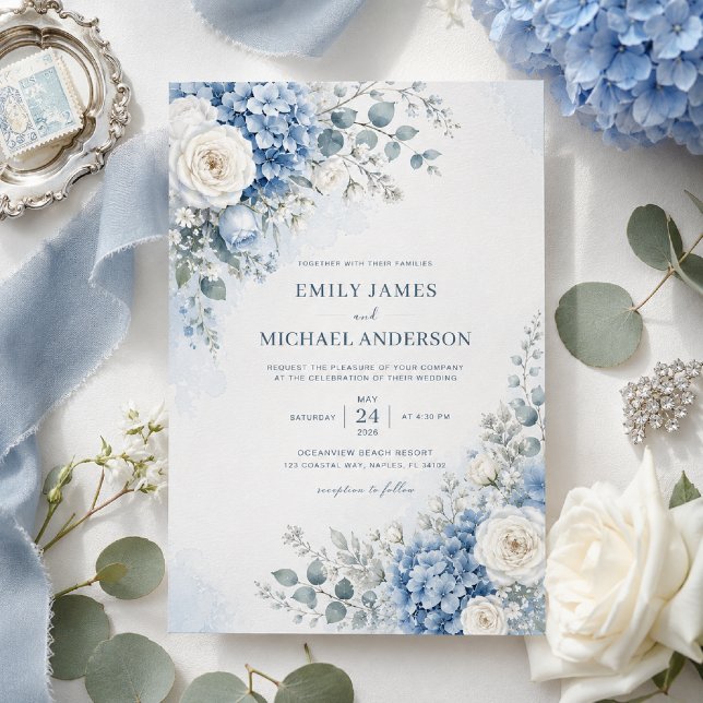 Blå Hydrangea Bröllopsinbjudan Inbjudningar (Elegant blue hydrangea invitation styled with timeless coastal wedding details.)