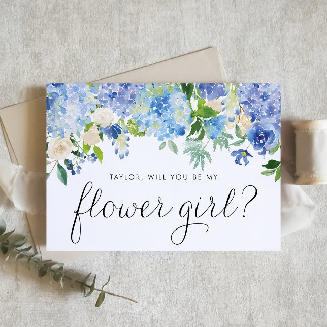 Blå Hydrangea och Elfenbensros Flower Girl-förslag Inbjudningar (Blue hydrangea and white rose flower girl card with greenery accents for romantic floral weddings.)