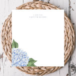 Blå Hydrangea Watercolor Bloom Personlig Anteckningsblock<br><div class="desc">Den här vackra plattan har en vattenfärgsdesign i blått. Lägg till din anpassning med hjälp av mallformuläret. Om du vill ändra teckensnitt,  stil eller layout markerar du det alternativ som ska redigeras med verktyg.</div>