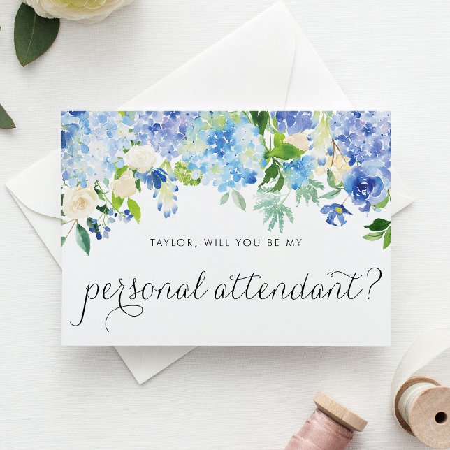 Blå Hydrangeas Kommer Du Att Vara Min Personliga B Inbjudan Vykort (Elegant blue hydrangea and white rose proposal card to ask someone to be your personal attendant.)
