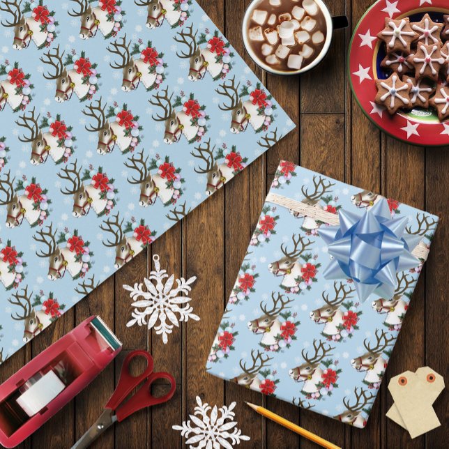 Blå julgran med renkrans  presentpapper (Skapare uppladdad)