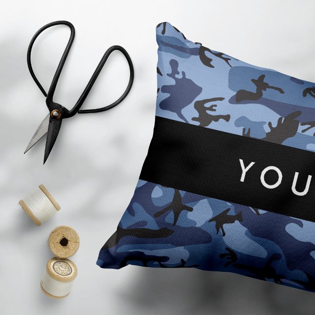 Blå kamouflage ditt namn anpassar prydnadskudde (Skapare uppladdad)