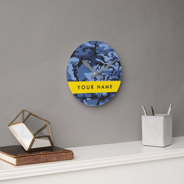 Blå kamouflage ditt namn anpassar rund klocka (Kontor)