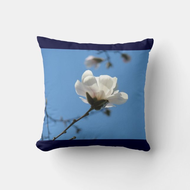 Blå Kastkudde Vår Vit Magnolia Blommor Kudde (Framsida)