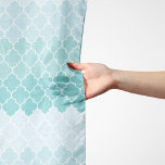 Blå lackverk, Ombre, Quatrefoil, Trellis Sjal<br><div class="desc">Elegant,  snyggt och sofistikerad marockansk trellis mönster i blå färg. Modern gåva och trendig,  perfekt för det latetiska älskare i ditt liv.</div>