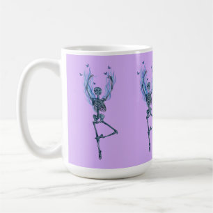 Blå lågor ballerina dansande skelett konst lila kaffemugg